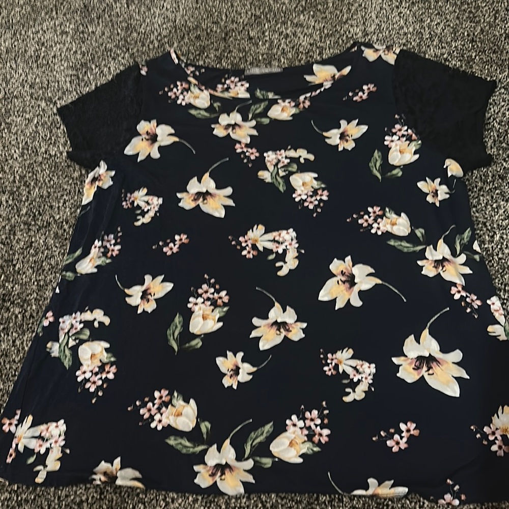 Loveappella navy blouse with flowers and lace sleeves. Excellent condition